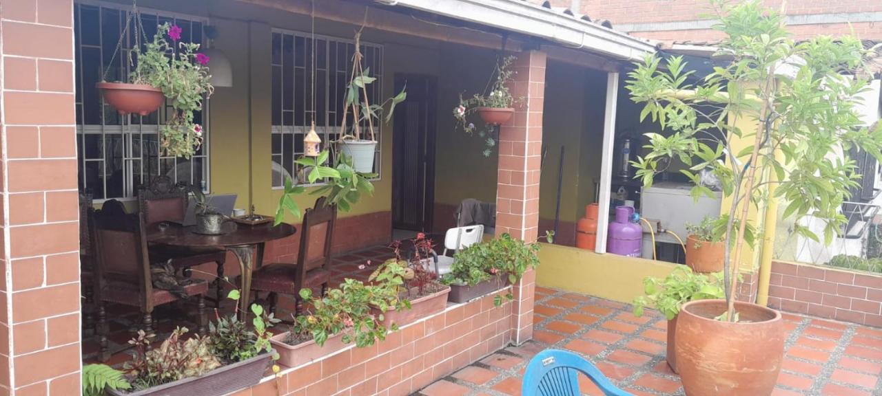 Alcobas Con Desayuno Incluido Bano Compartido Appartement Medellín Buitenkant foto